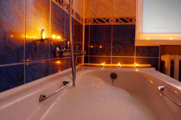 Komu marzy się używać łazienki apartamentu w romantyczny sposób będzie usatysfakcjonowany